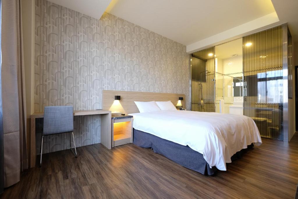 Yu Chun Hotel - Standard Queen Room