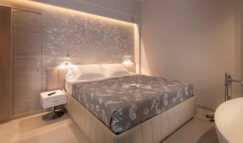 Postel nebo postele na pokoji v ubytování Hotel Ghirlandina