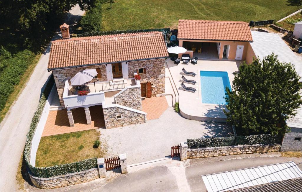 an aerial view of a house with a swimming pool at Lovely Home In Pazin With Wifi in Pazin