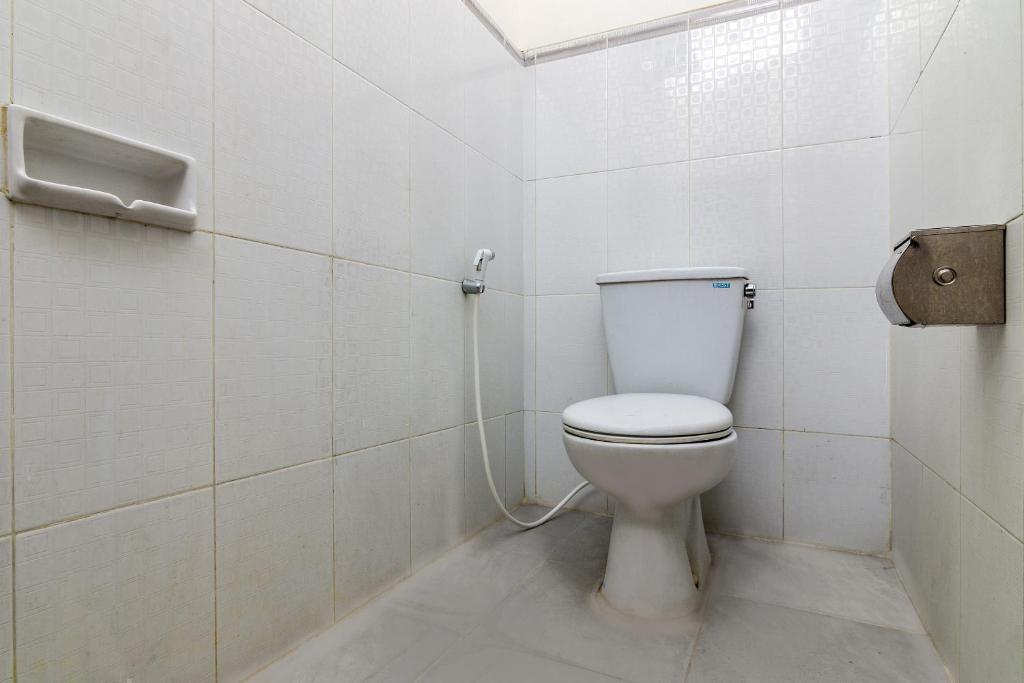 Bilik mandi di RedDoorz near Tugu Yogyakarta