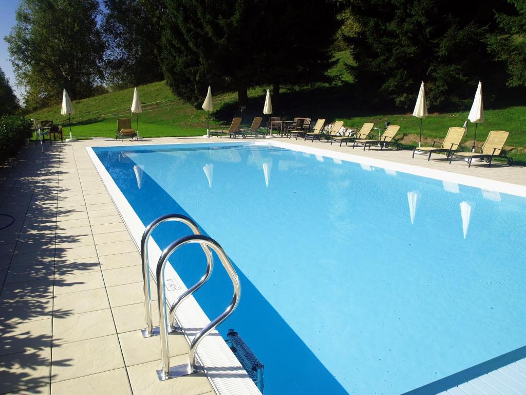 Bazén v ubytovaní Romantikhotel Die Gersberg Alm alebo v jeho blízkosti