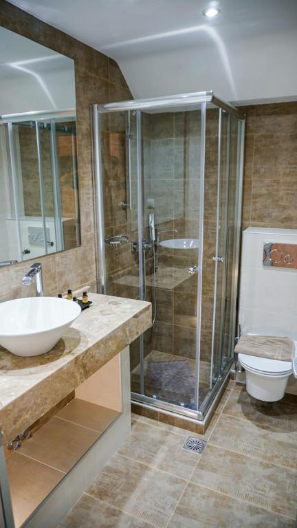 Agnes Deluxe Hotel - 16