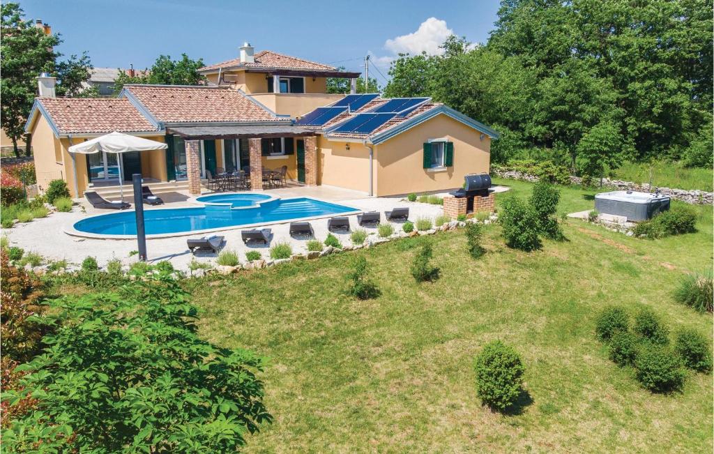an aerial view of a house with a swimming pool at Gorgeous Home In Rezanci With Jacuzzi in Režanci