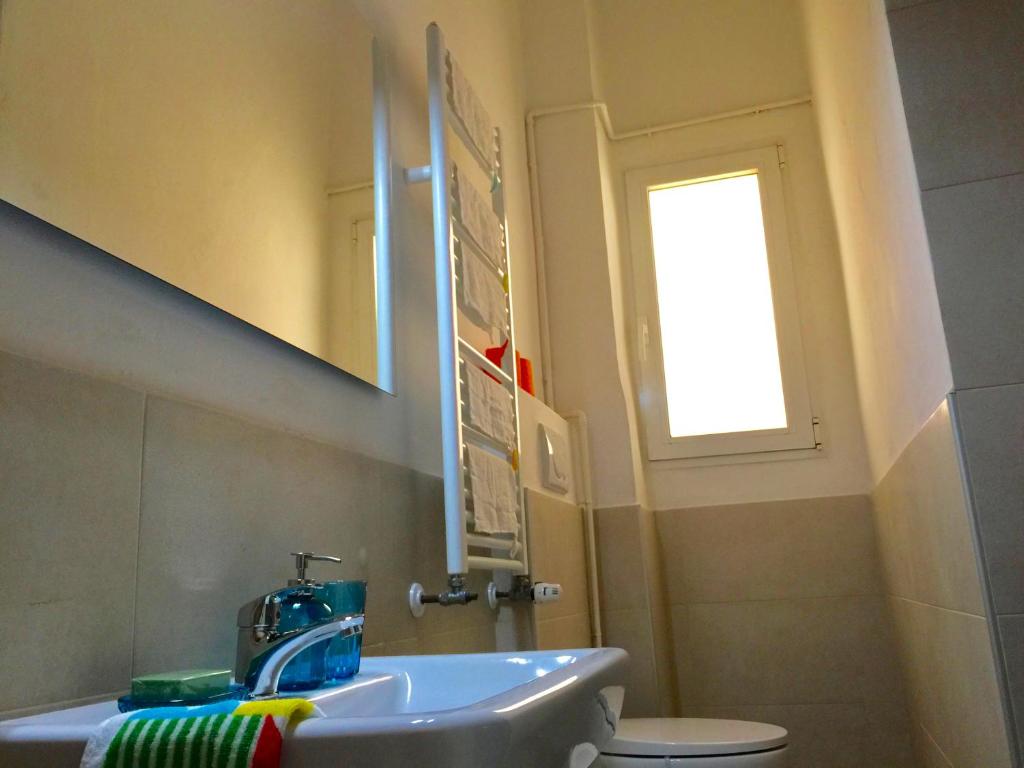 A bathroom at San Firenze Apartment
