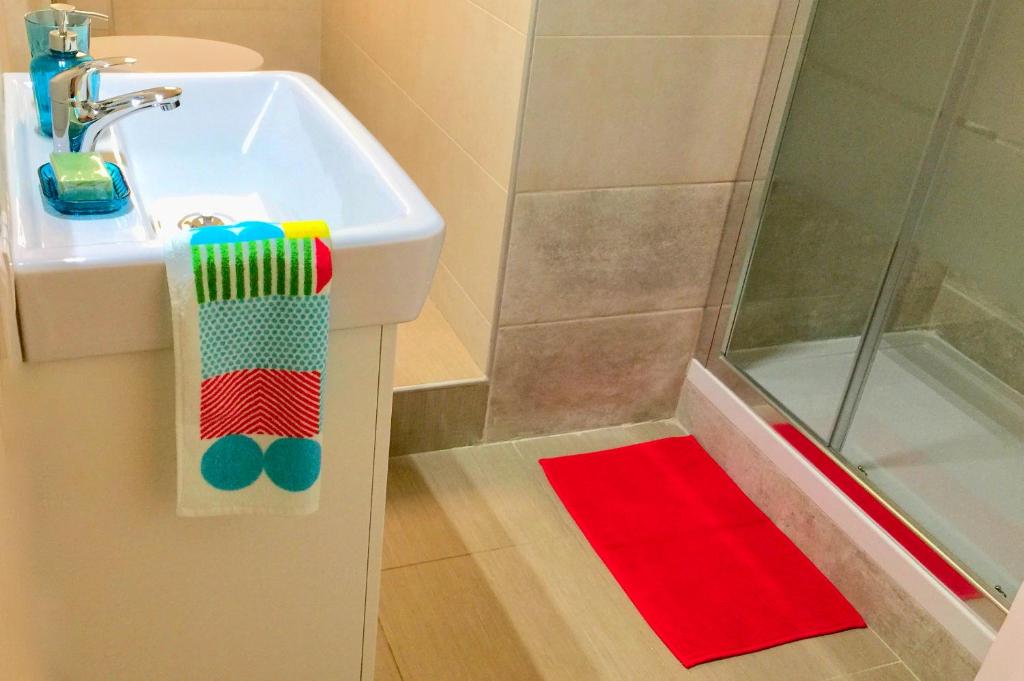 A bathroom at San Firenze Apartment