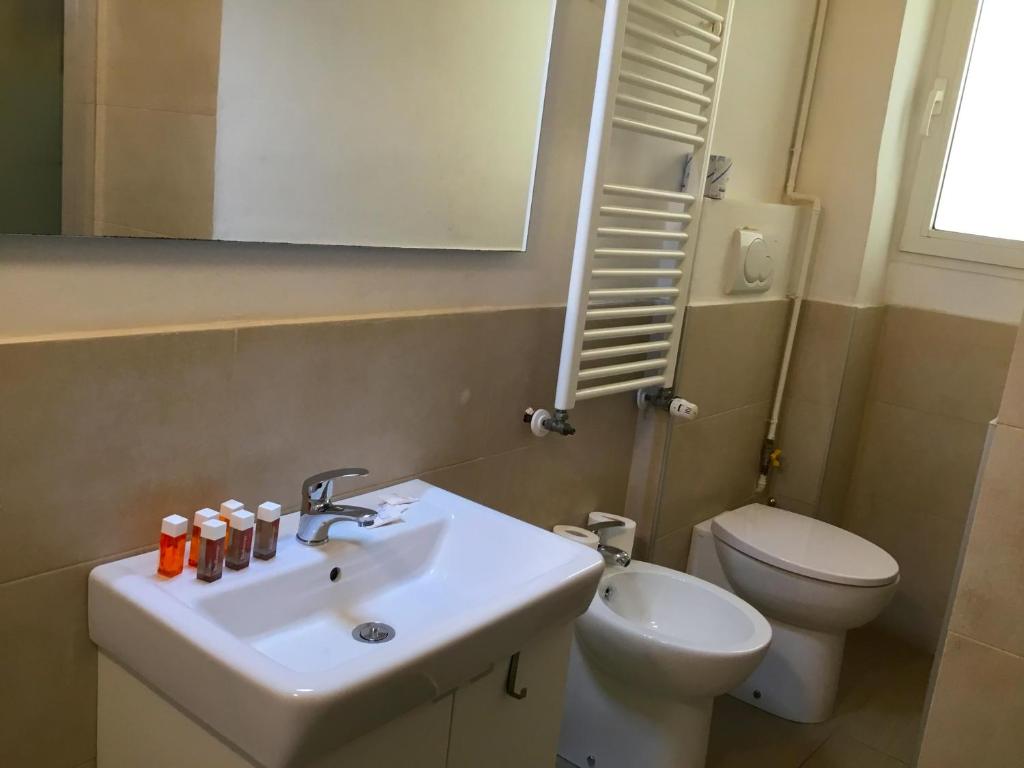 A bathroom at San Firenze Apartment