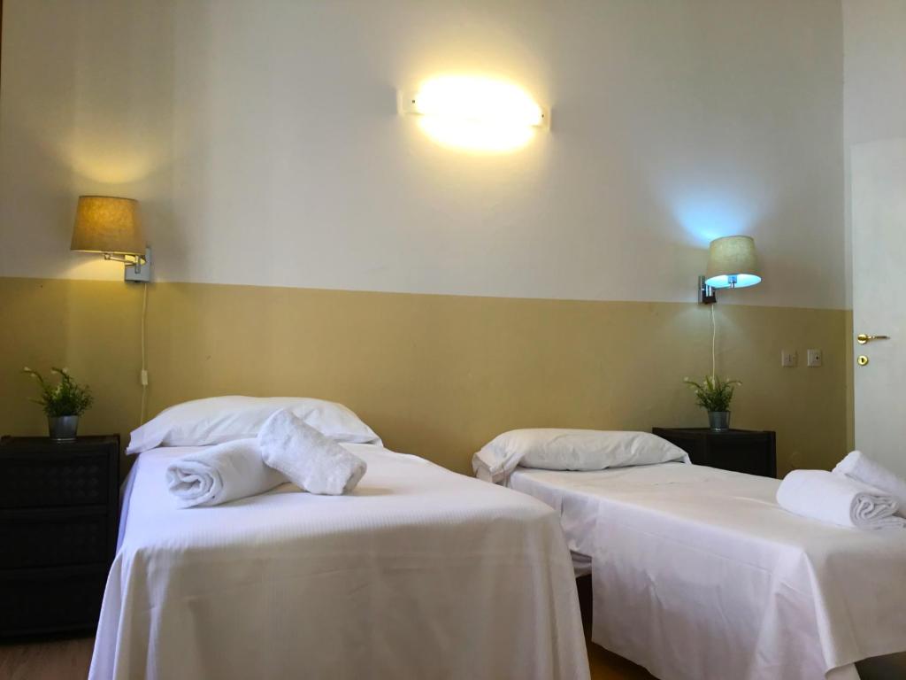 A bed or beds in a room at San Firenze Apartment
