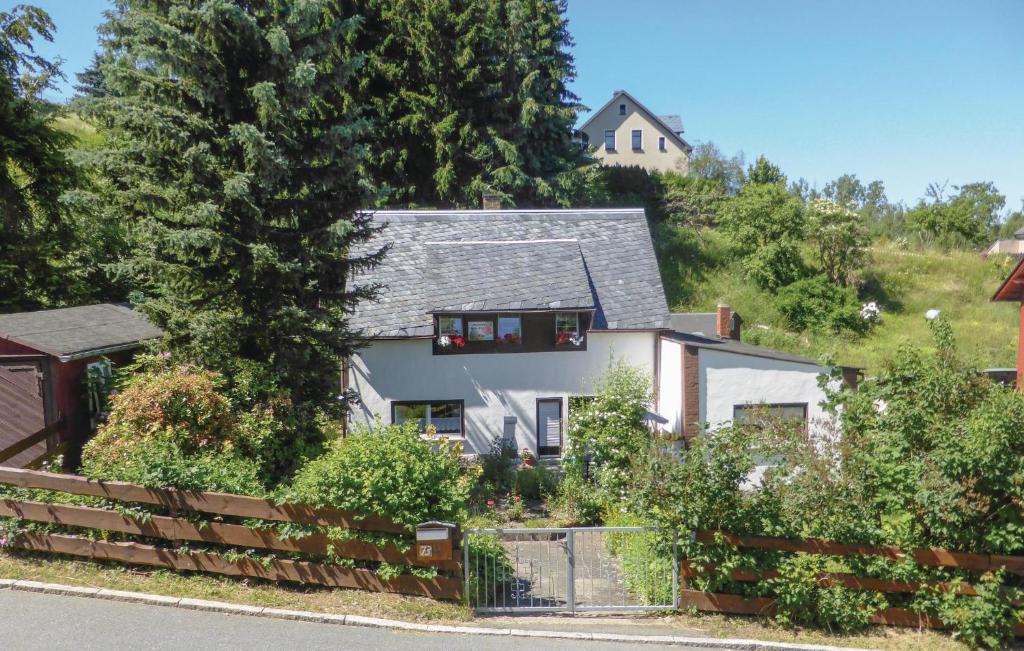 a house on a hill with a fence at 2 Bedroom Beautiful Apartment In Sttzengrn-hundshbel in Hundshübel