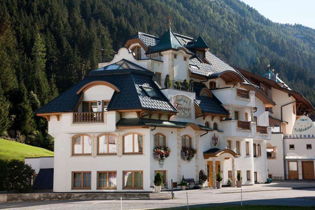Nespecifikovaný výhled na hory nebo výhled na hory při pohledu z hotelu