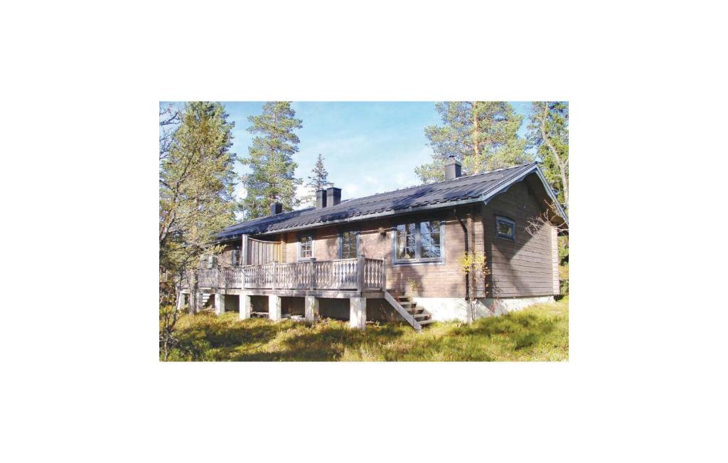 an old house with a porch in the woods at Lovely Home In Slen With Sauna in Tandådalen