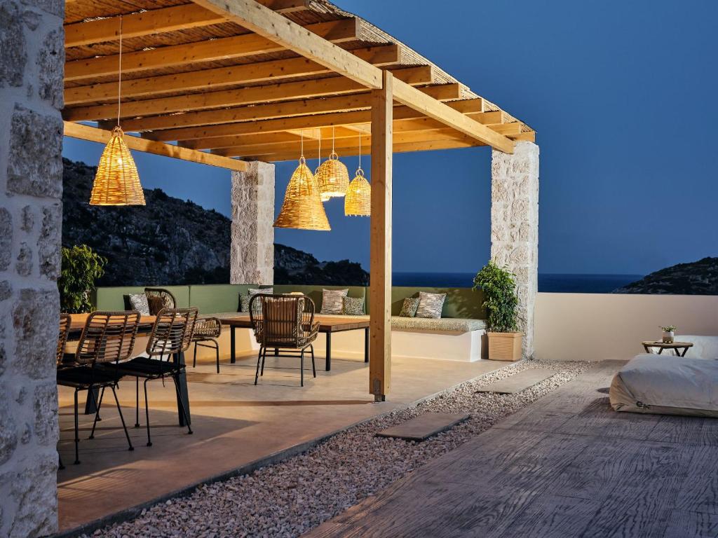 Posezení v ubytování Apaggio Luxury Villa - Private Pool & Stunning Sea Views, by ZanteWize