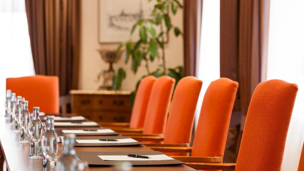 Relais & Châteaux Bülow Palais - Resim 6