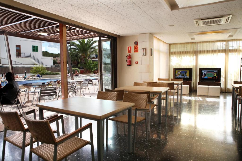 azuLine Hotel SAnfora & Fleming, San Antonio – Updated 2023 ...