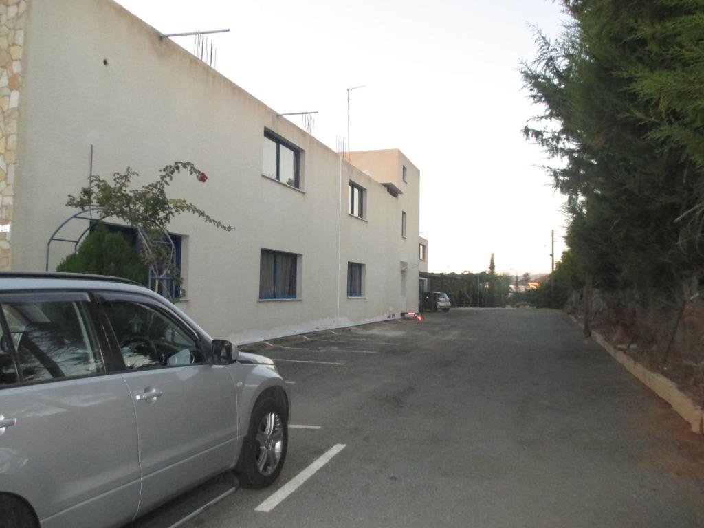 Φωτογραφία από το άλμπουμ του West End Hotel στην Πέγεια