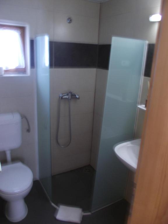 Łazienka w obiekcie Apartman Nóra