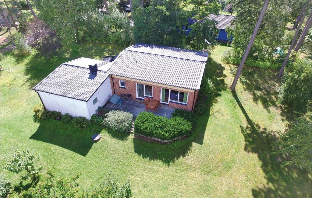 an overhead view of a small house in a yard at 3 Bedroom Gorgeous Home In Yngsjö in Yngsjö