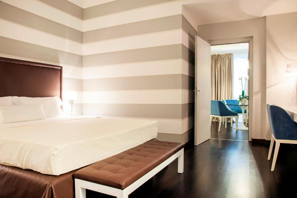 Sina De La Ville - Resim 23