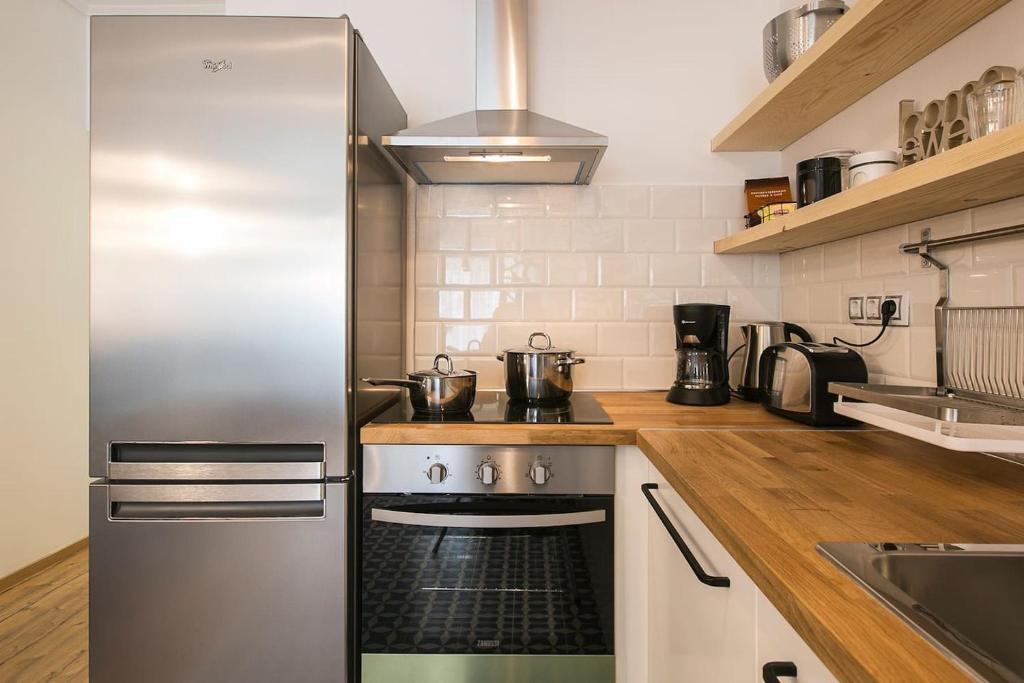 Kuchyňa alebo kuchynka v ubytovaní Boho Chic Apartment, Agia Sofia District #FeelsLikeHome