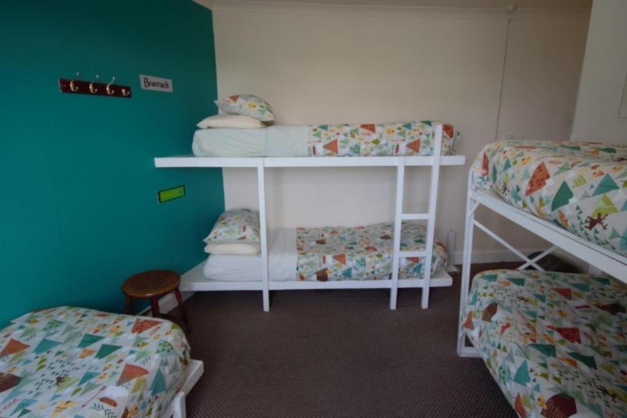 Postel nebo postele na pokoji v ubytování Inverness Student Hotel