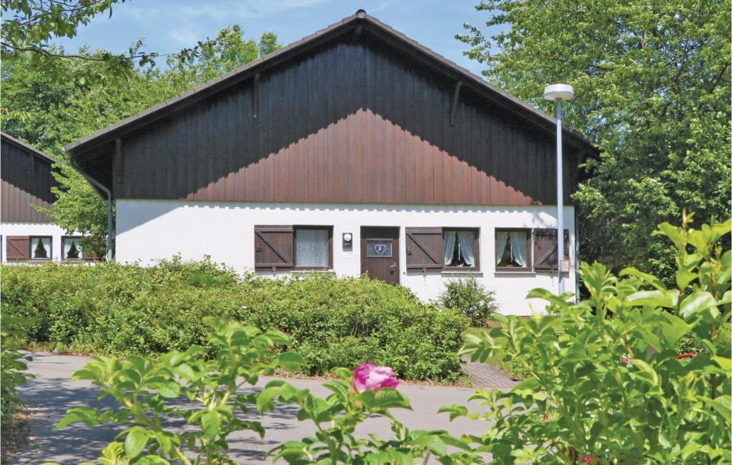 a house with a black and white roof at Ferienhaus 13 In Thalfang in Thalfang