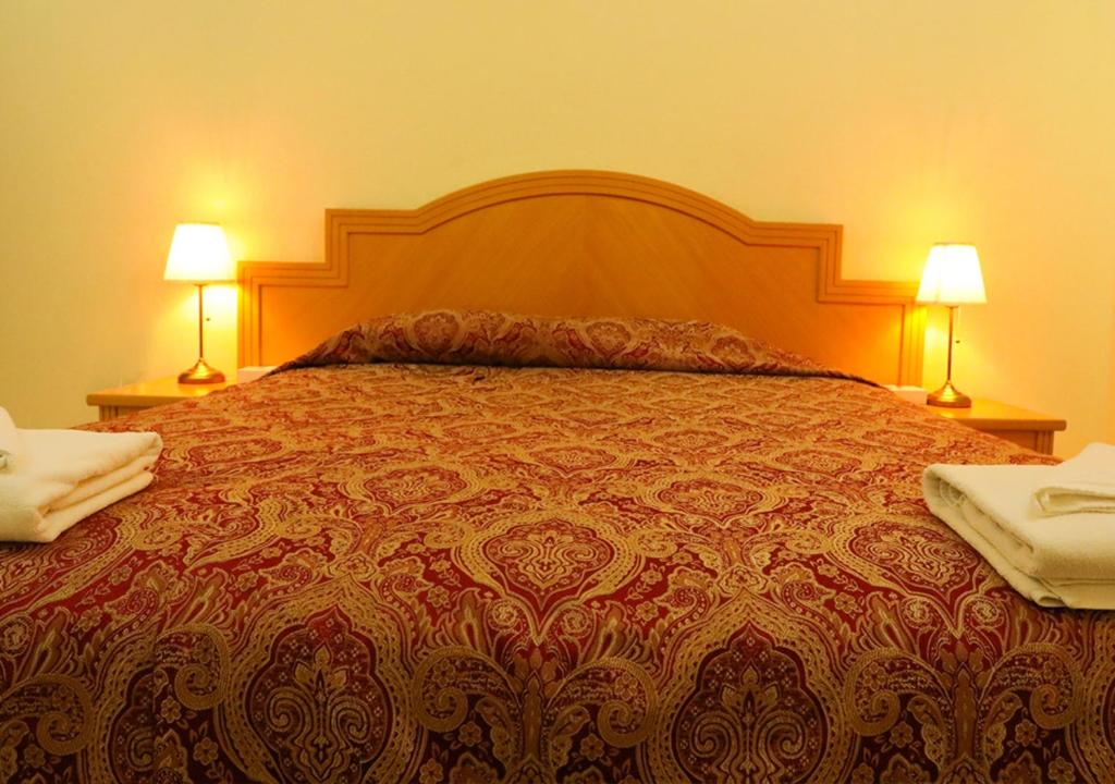 Postel nebo postele na pokoji v ubytování ltlalat Al Shorouq Hotel