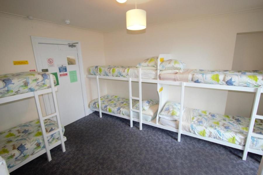 Postel nebo postele na pokoji v ubytování Inverness Student Hotel