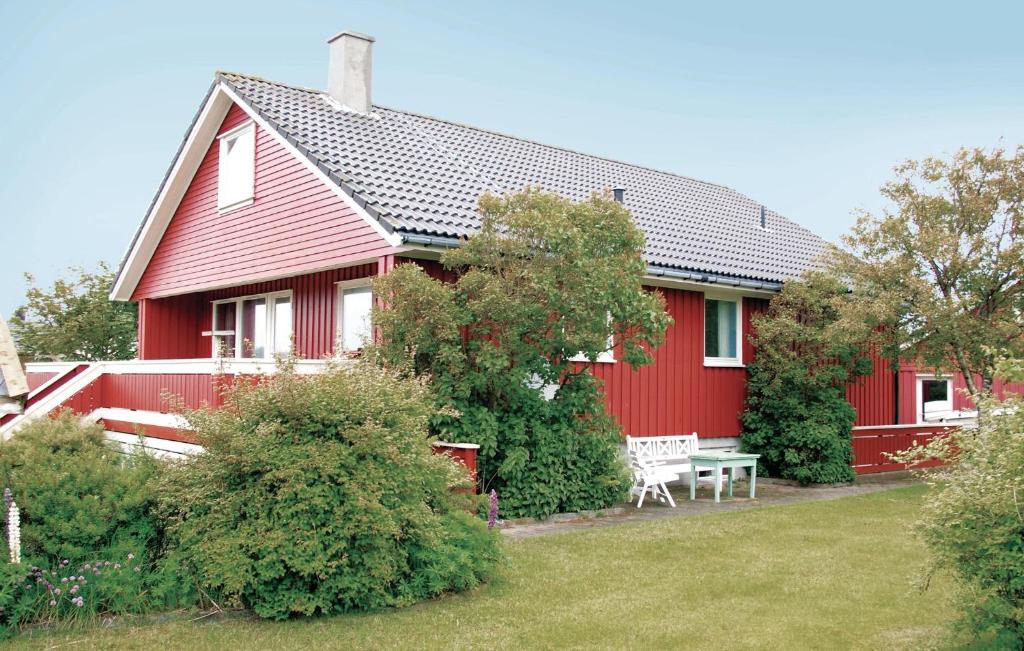 BorhaugにあるNice Home In Borhaug With 5 Bedrooms And Wifiの赤い家