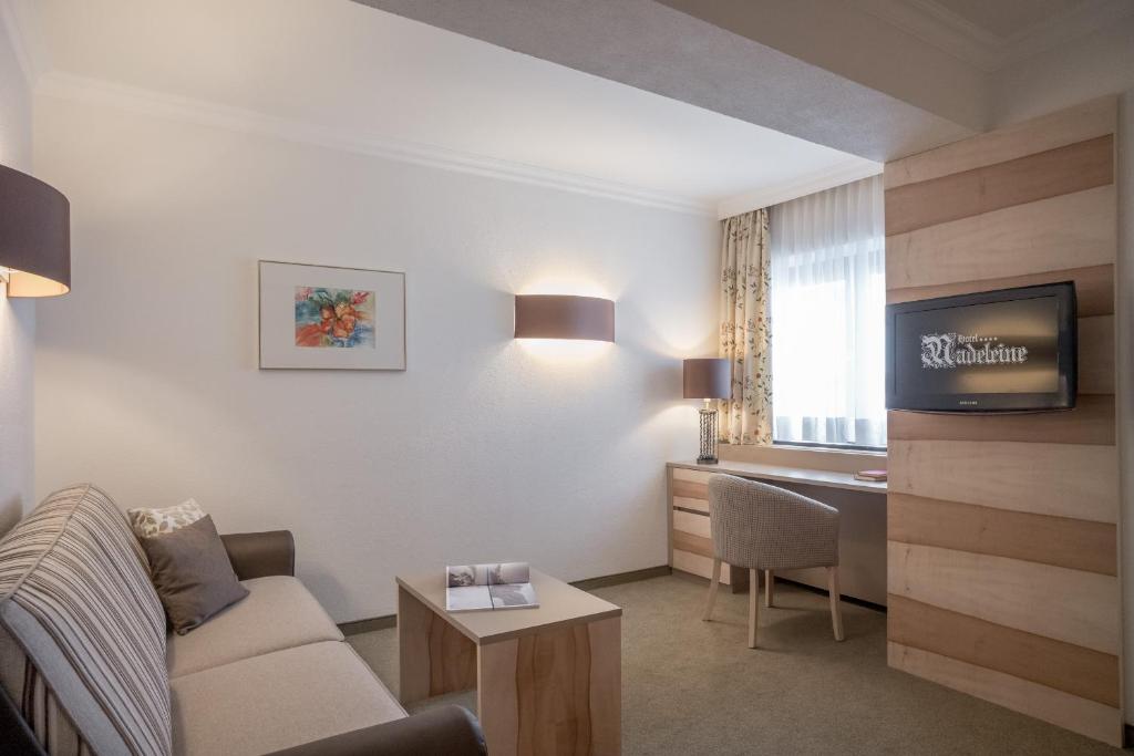 TV a/nebo společenská místnost v ubytování Hotel Madeleine