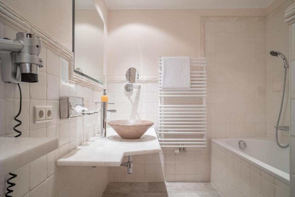 Koupelna v ubytování Hotel Madeleine