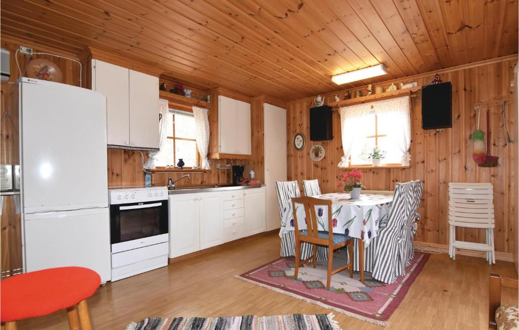 Kuchyň nebo kuchyňský kout v ubytování Holiday Home Geterud Hammarö