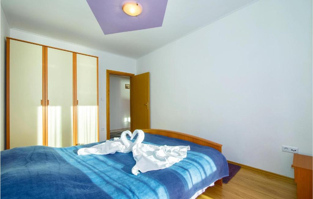 Posteľ alebo postele v izbe v ubytovaní Two-Bedroom Apartment In Omis