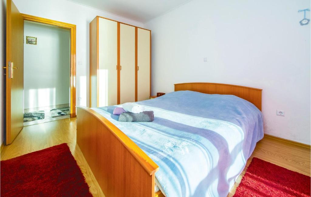 Posteľ alebo postele v izbe v ubytovaní Two-Bedroom Apartment In Omis