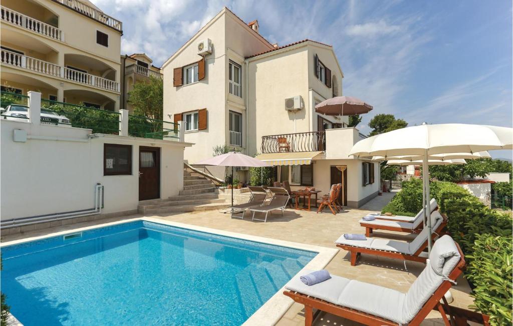 Bazén v ubytování Beautiful Home In Okrug Donji With Wifi nebo v jeho okolí