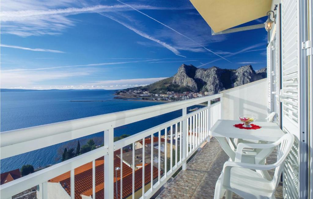 Two-Bedroom Apartment In Omis