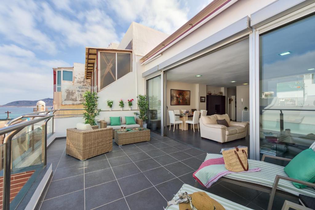 A balcony or terrace at Living Las Canteras Homes - LAS CANTERAS PENTHOUSE
