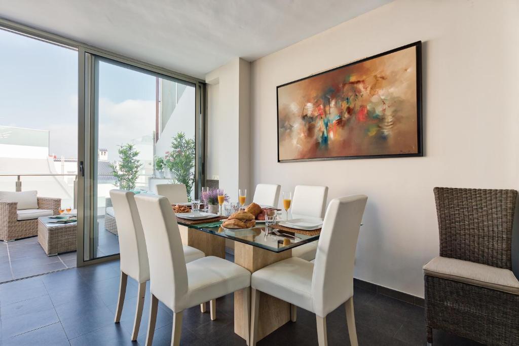 A seating area at Living Las Canteras Homes - LAS CANTERAS PENTHOUSE