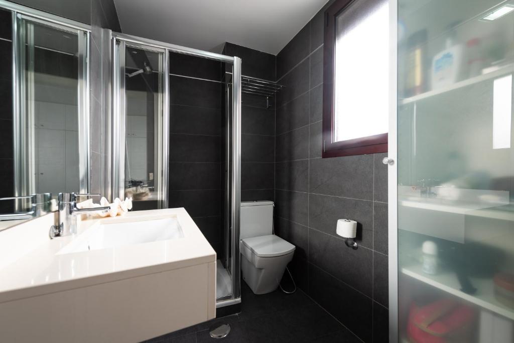 A bathroom at Living Las Canteras Homes - LAS CANTERAS PENTHOUSE