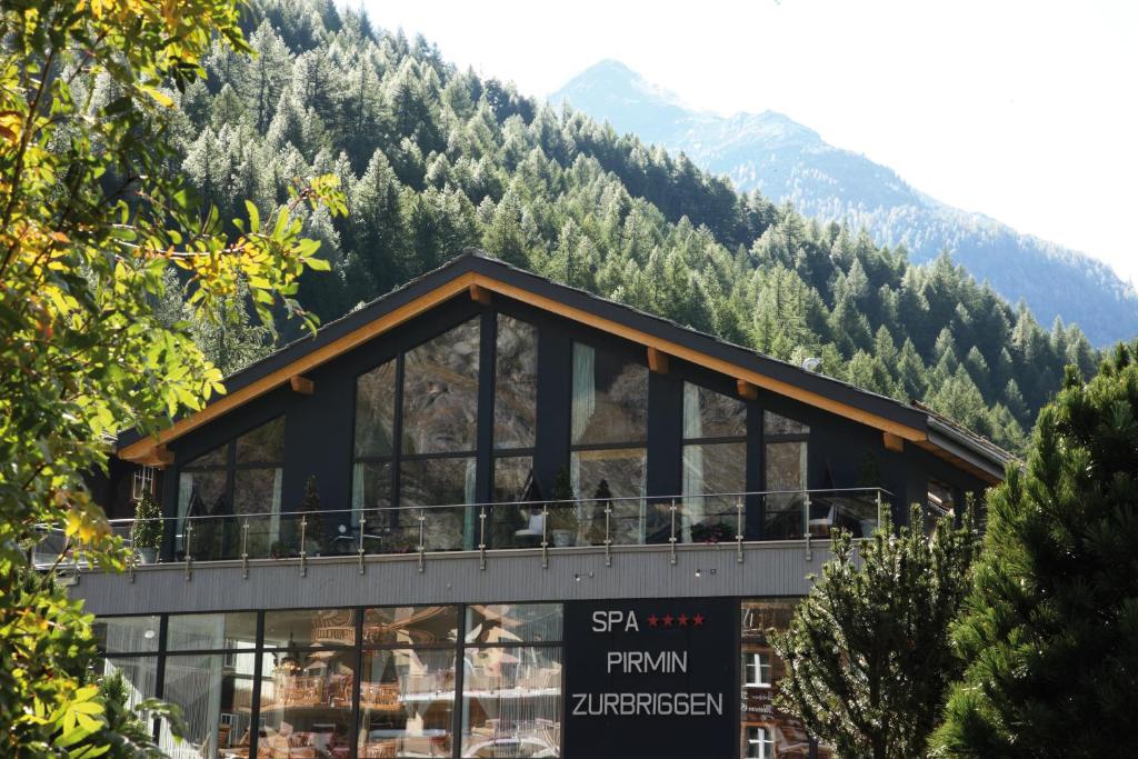 Nespecifikovaný výhled na hory nebo výhled na hory při pohledu z hotelu