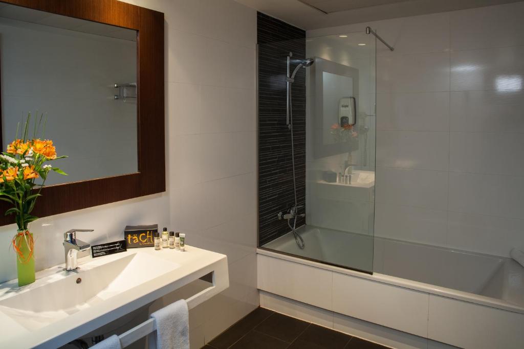 TaCH Madrid Airport - Resim 16