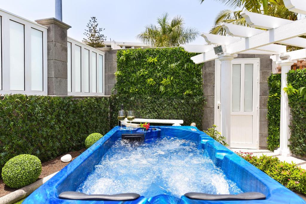 Jacuzzi & Garden Holiday Home - 两居室房屋