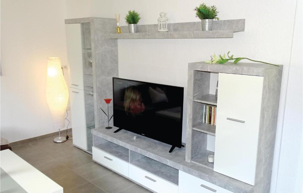 TV a/nebo společenská místnost v ubytování One-Bedroom Holiday Home In Insel Poel