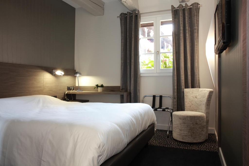 Postel nebo postele na pokoji v ubytování Hotel Restaurant Père Benoît