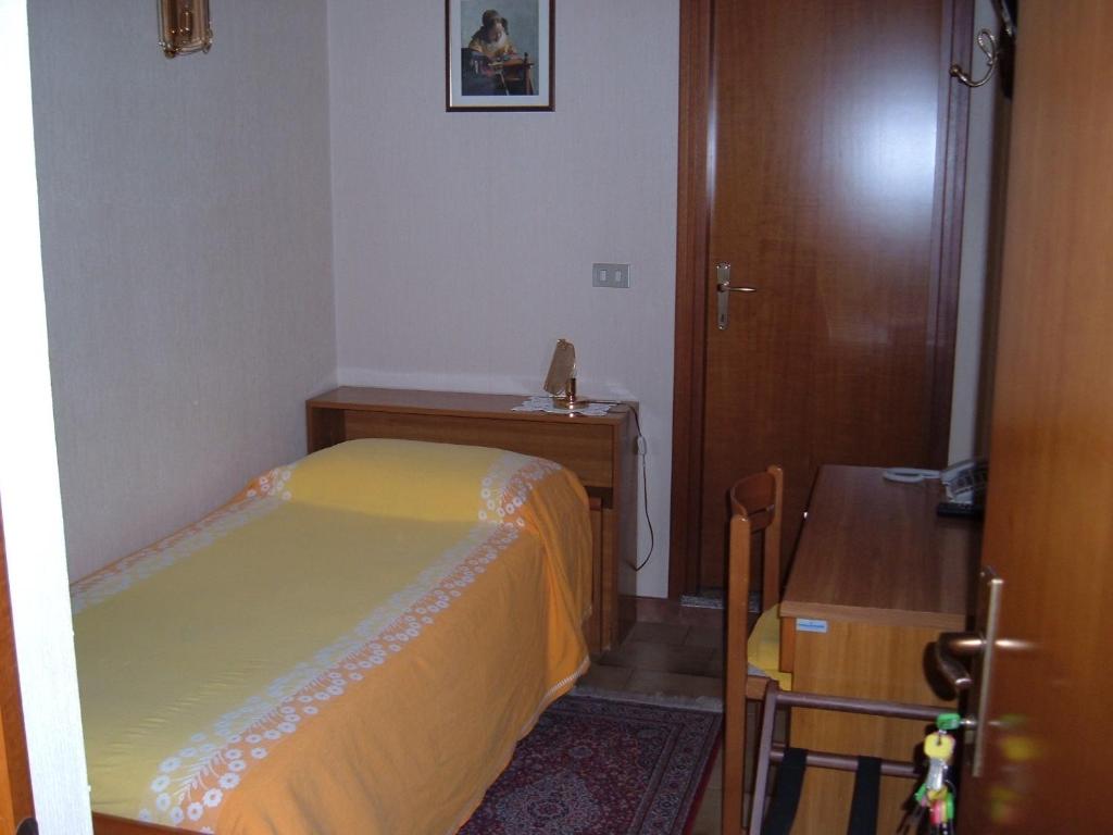 Postel nebo postele na pokoji v ubytování Albergo Luca