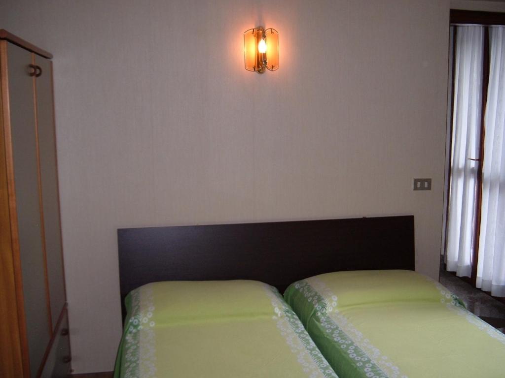 Postel nebo postele na pokoji v ubytování Albergo Luca