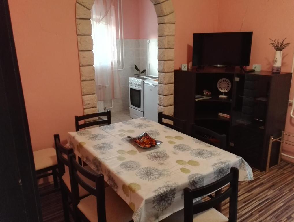 Kuchyň nebo kuchyňský kout v ubytování Apartmani Lovro
