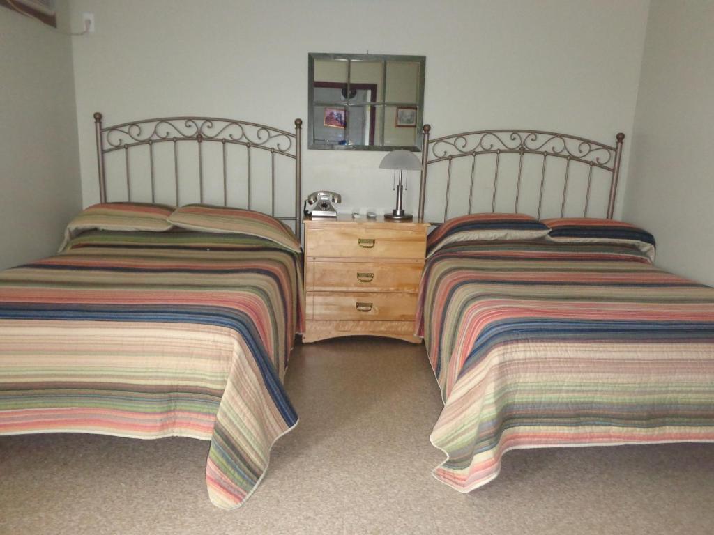 Happy Motel - Doppelzimmer Mit Zwei Doppelbetten