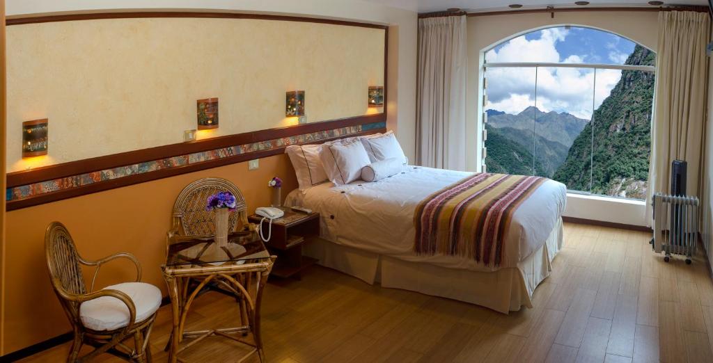 Nespecifikovaný výhled na hory nebo výhled na hory při pohledu z hotelu