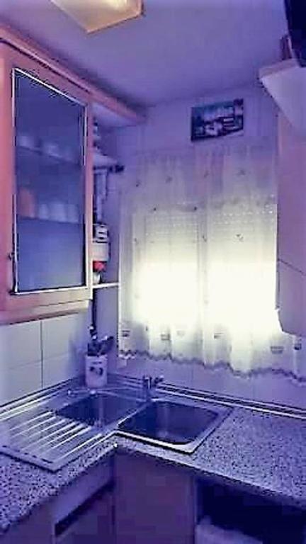 Kuchyňa alebo kuchynka v ubytovaní BRAVAHOLIDAYS-111-Kristel 4
