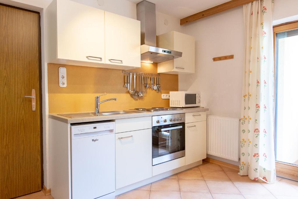 Kuchyň nebo kuchyňský kout v ubytování Haus Steinbock