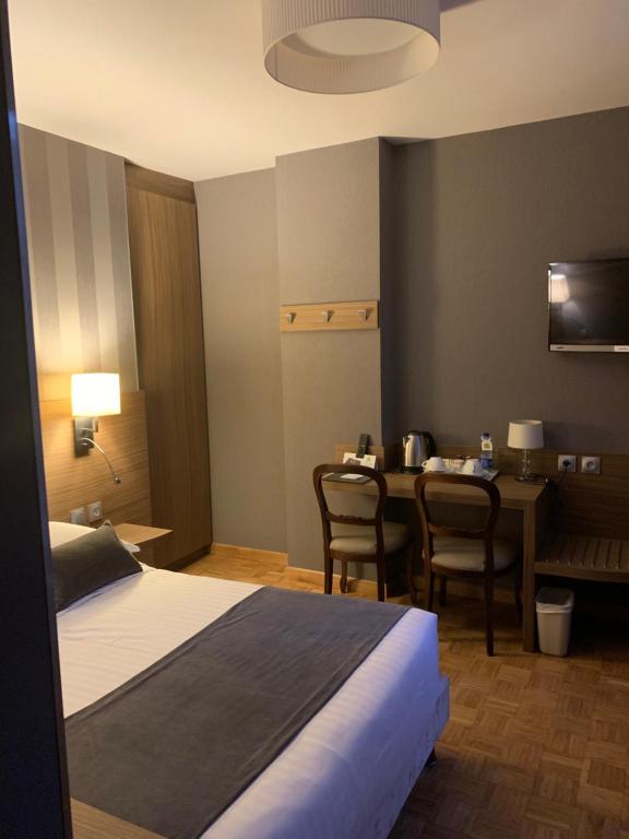 Logis Hôtel Restaurant Au Cerf d'Or - Resim 24